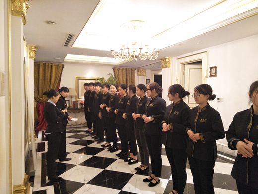 走進(jìn)酒店學(xué)餐飲--16級(jí)酒店管理專業(yè)的綜合實(shí)訓(xùn)課