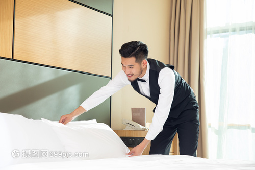客房枕芯整理標(biāo)準(zhǔn)化流程與酒店管理提升