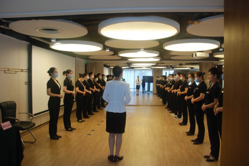 提升酒店服務品質 服務禮儀培訓、上門內訓與餐飲管理的綜合路徑